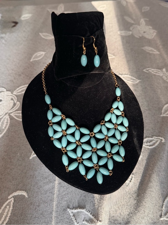 The Skyline Collection Jewelry - Beaded Necklace/Earring Set
Vintage: The Skyline Collection